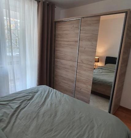 Apartament Chaplins 3 Camere Piatra Neamţ エクステリア 写真
