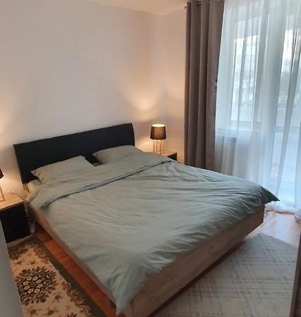 Apartament Chaplins 3 Camere Piatra Neamţ エクステリア 写真