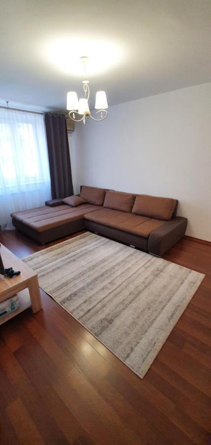 Apartament Chaplins 3 Camere Piatra Neamţ エクステリア 写真