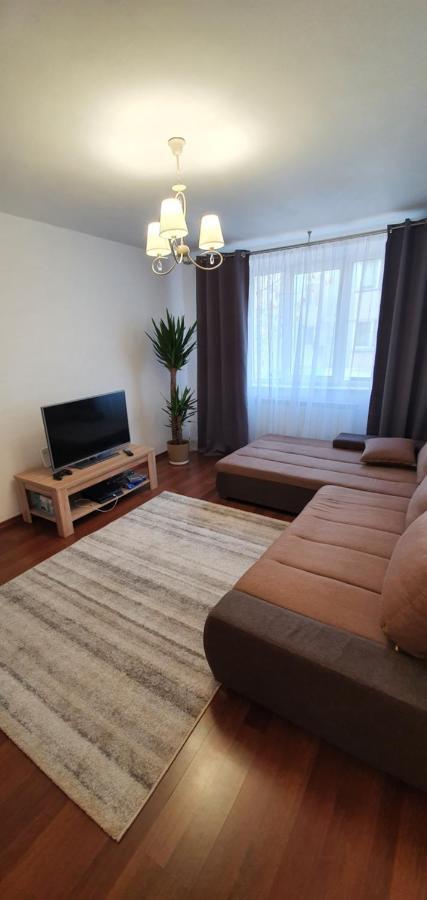 Apartament Chaplins 3 Camere Piatra Neamţ エクステリア 写真