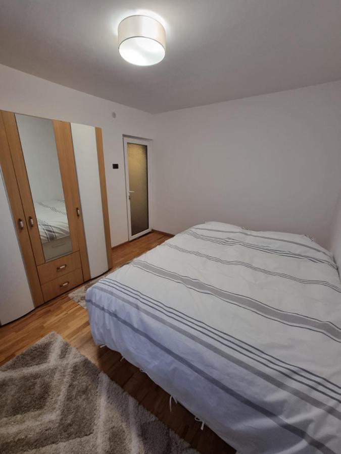 Apartament Chaplins 3 Camere Piatra Neamţ エクステリア 写真